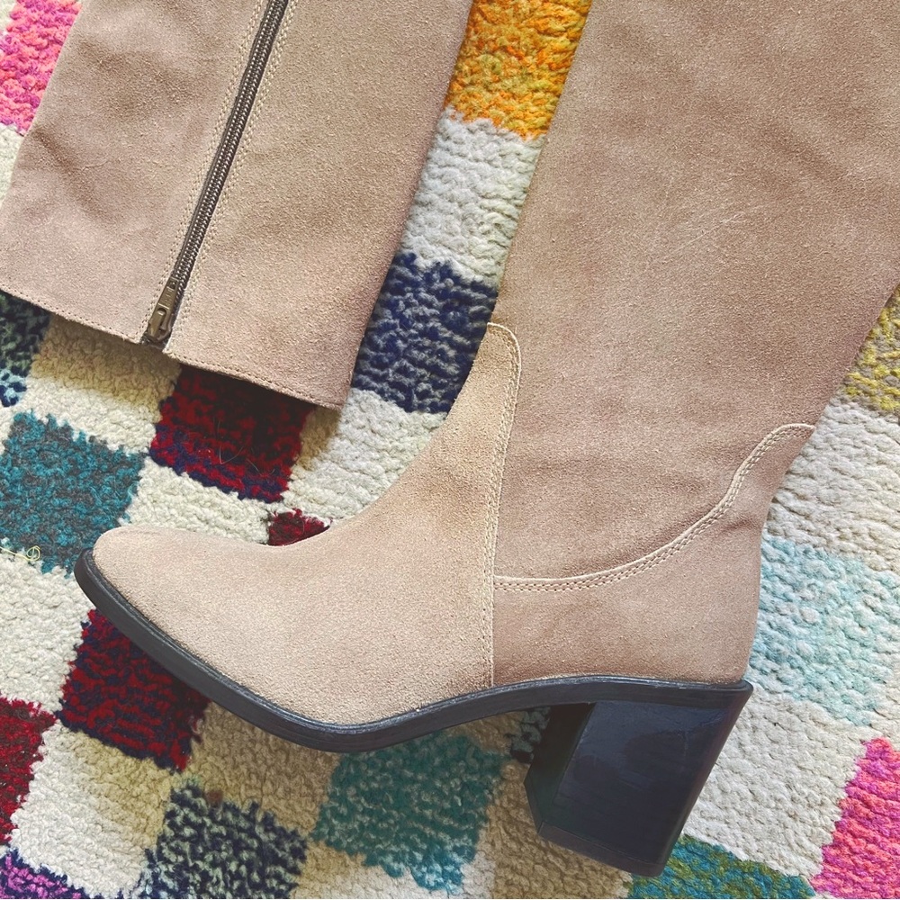 Seychelles Element Knee High Tall Boot, Genuine Suede Leather in Taupe size 6 - Picture 3 of 12